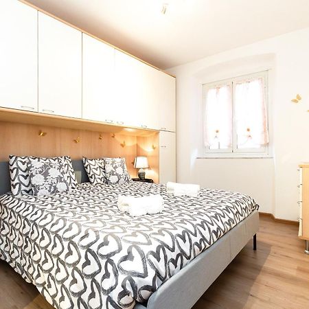 15 Min Centro E Stazione Ferroviaria Apartment Genoa Luaran gambar