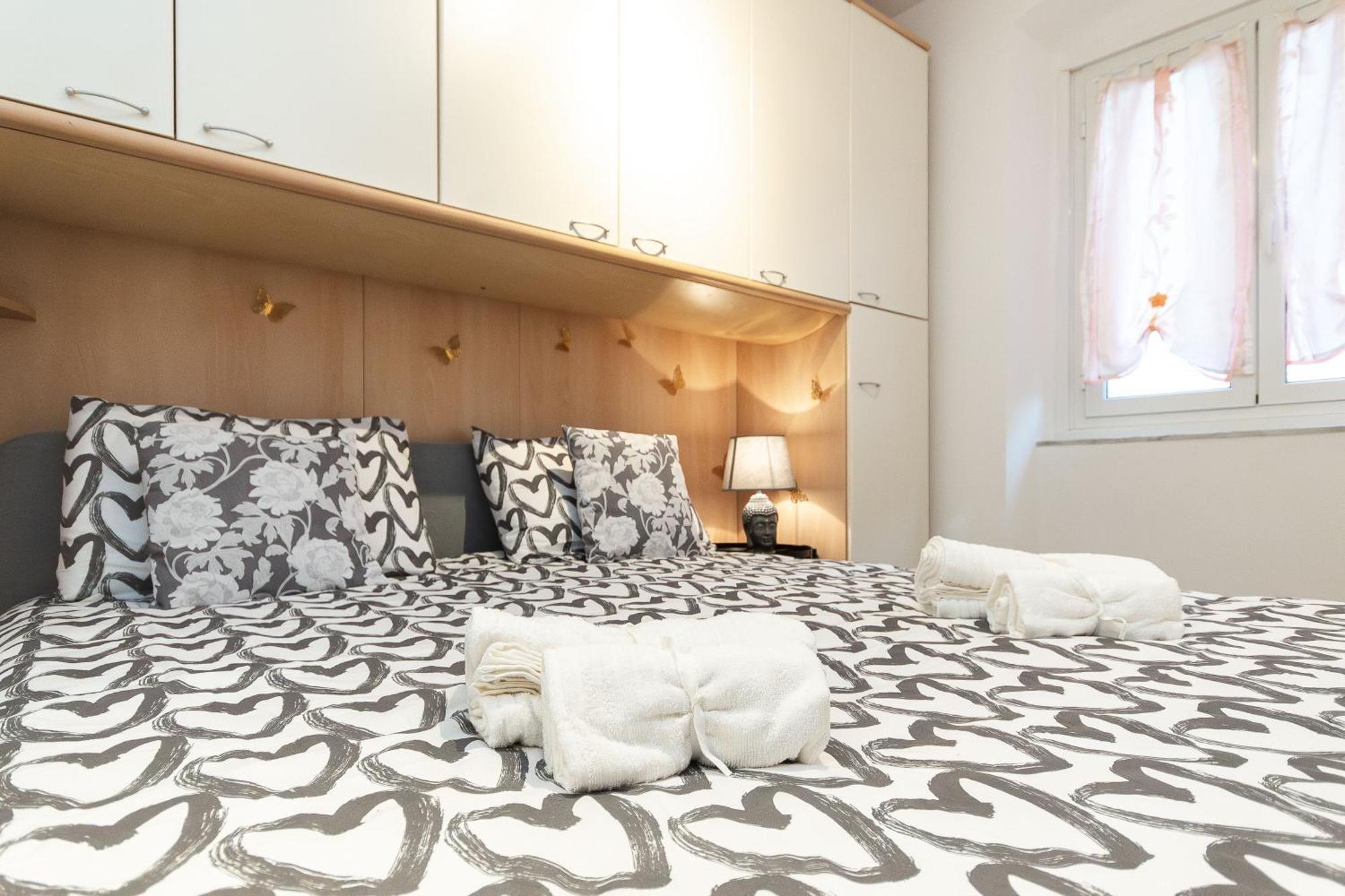 15 Min Centro E Stazione Ferroviaria Apartment Genoa Luaran gambar