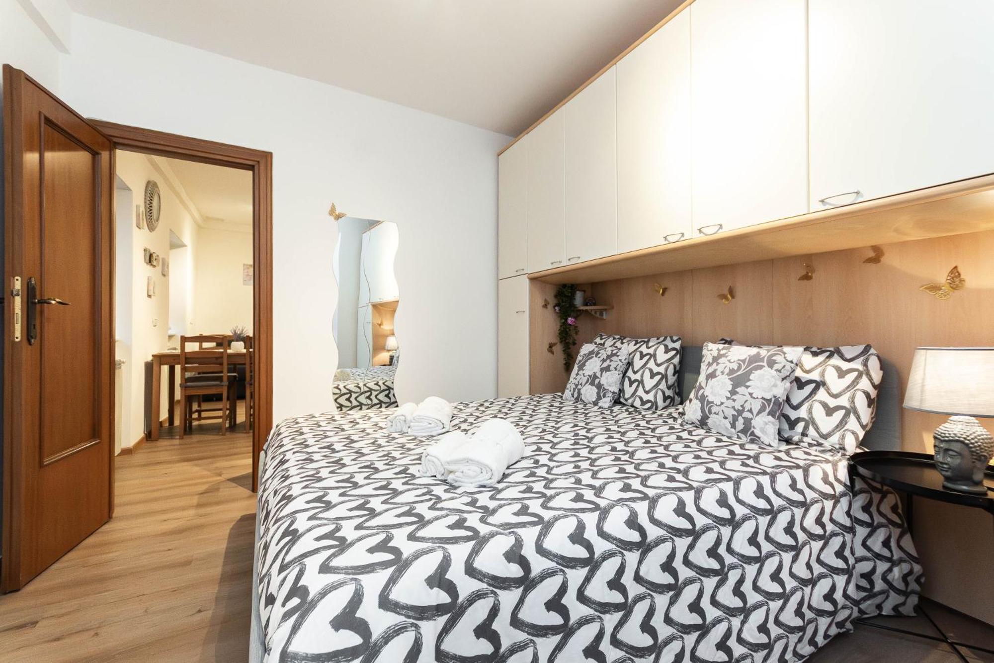 15 Min Centro E Stazione Ferroviaria Apartment Genoa Luaran gambar
